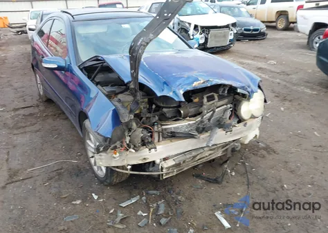 2002 Mercedes-Benz C-Class z USA, uszkodzony, nr VIN WDBRN47JX2A319920